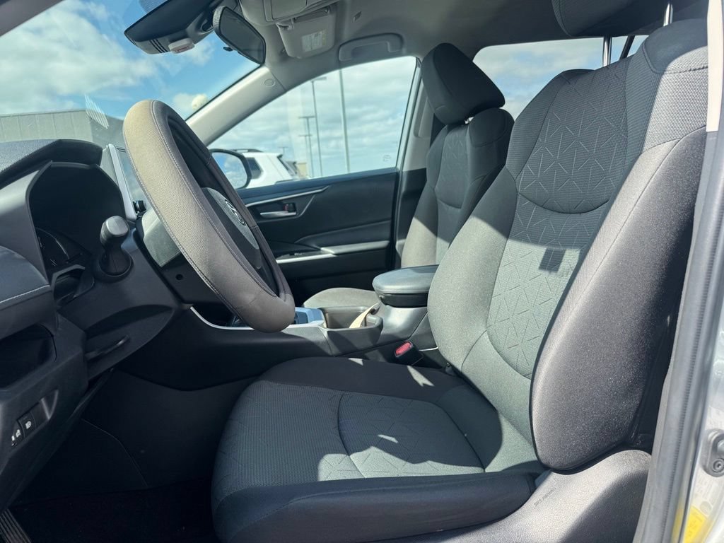 Used 2023 Toyota RAV4 XLE AWD/4WD image 9