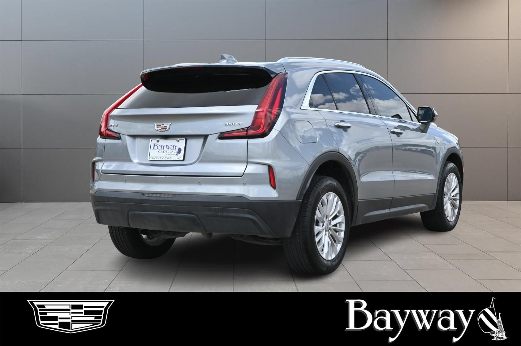 Used 2024 Cadillac XT4 Luxury w/ Cold Weather Package FWD image 6