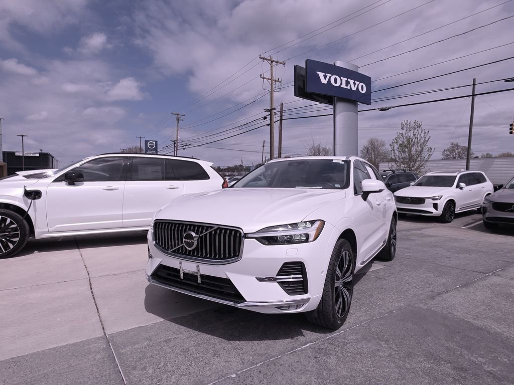 Used 2023 Volvo XC60 B5 Plus w/ Climate Package image 4