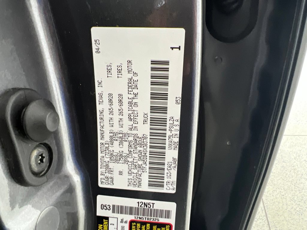 Used 2025 Toyota Tundra Limited AWD/4WD image 30