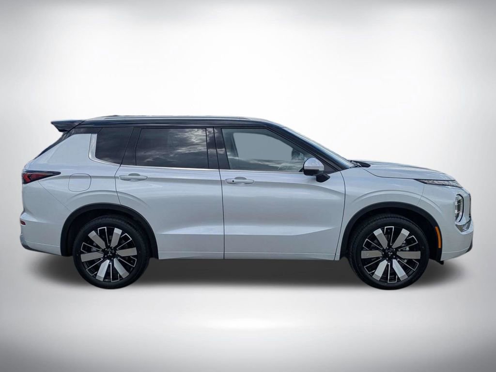 New 2026 Mitsubishi Outlander SEL image 2