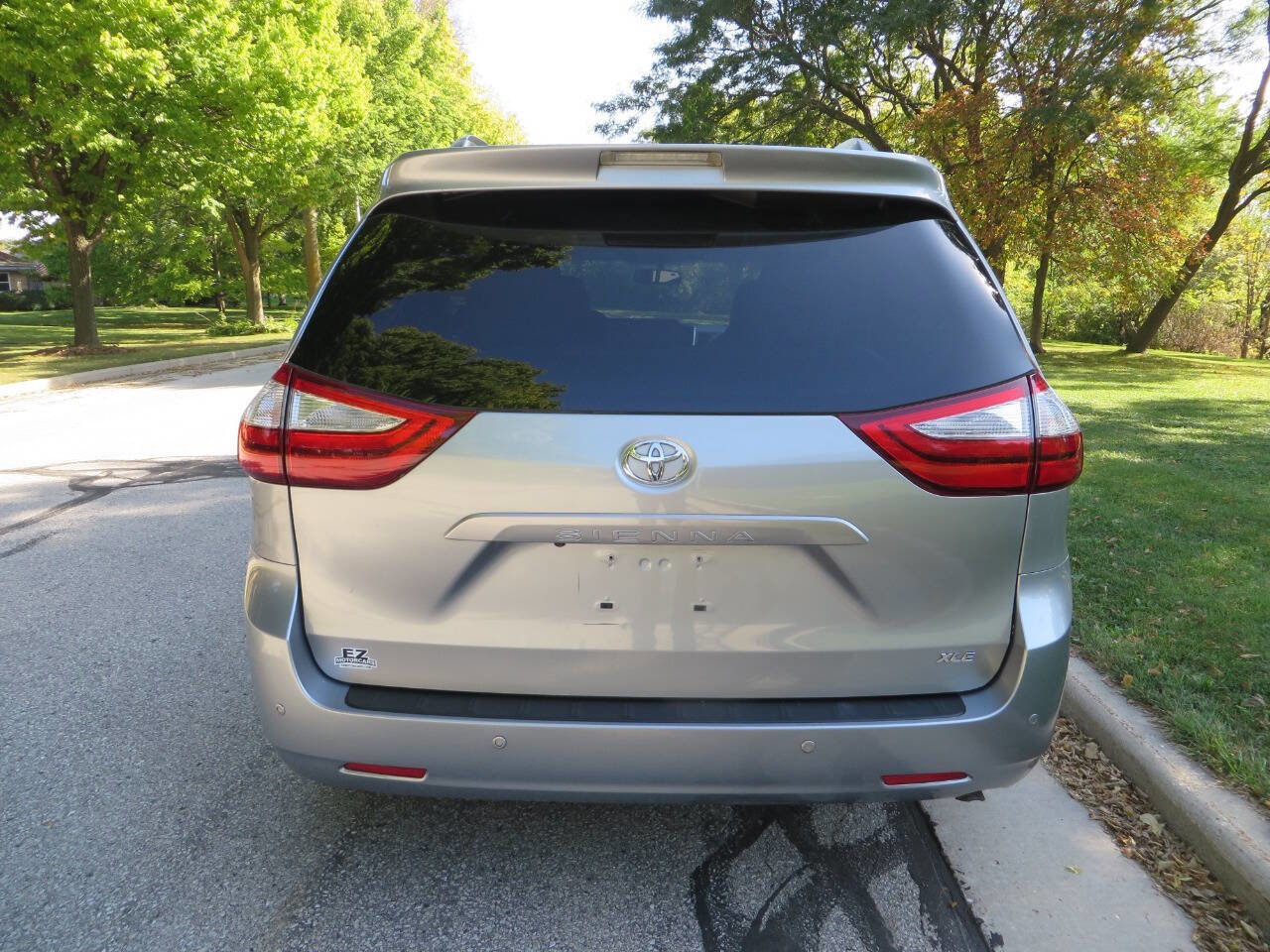 Used 2017 Toyota Sienna image 4