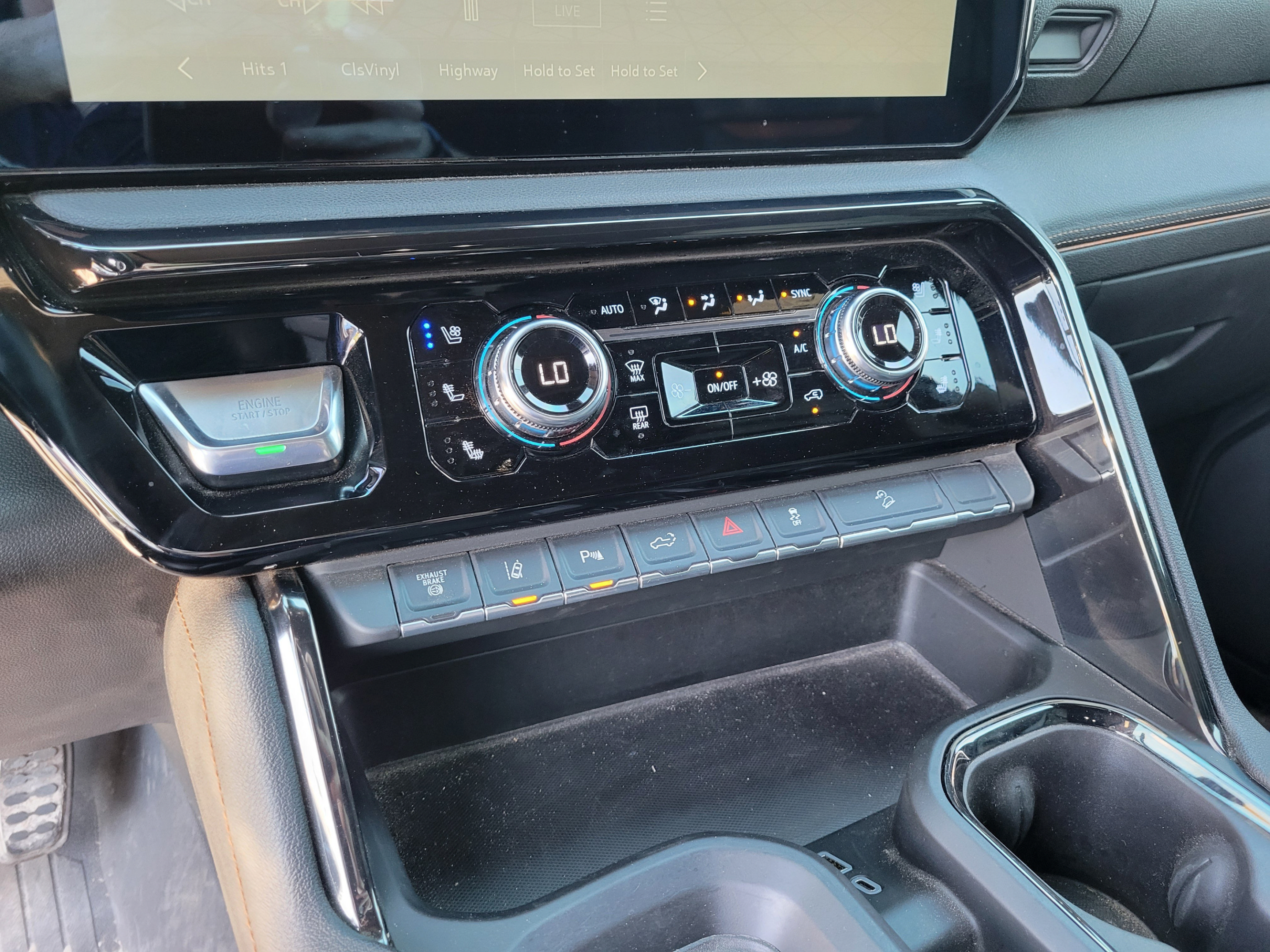 Used 2024 GMC Sierra 3500 AT4 w/ AT4 Premium Plus Package AWD/4WD image 18