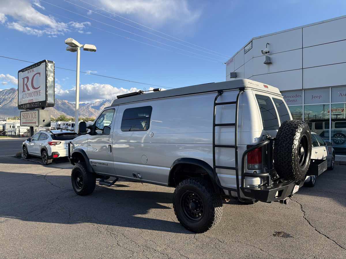 Used 2010 Ford E-350 and Econoline 350 Super Duty image 4