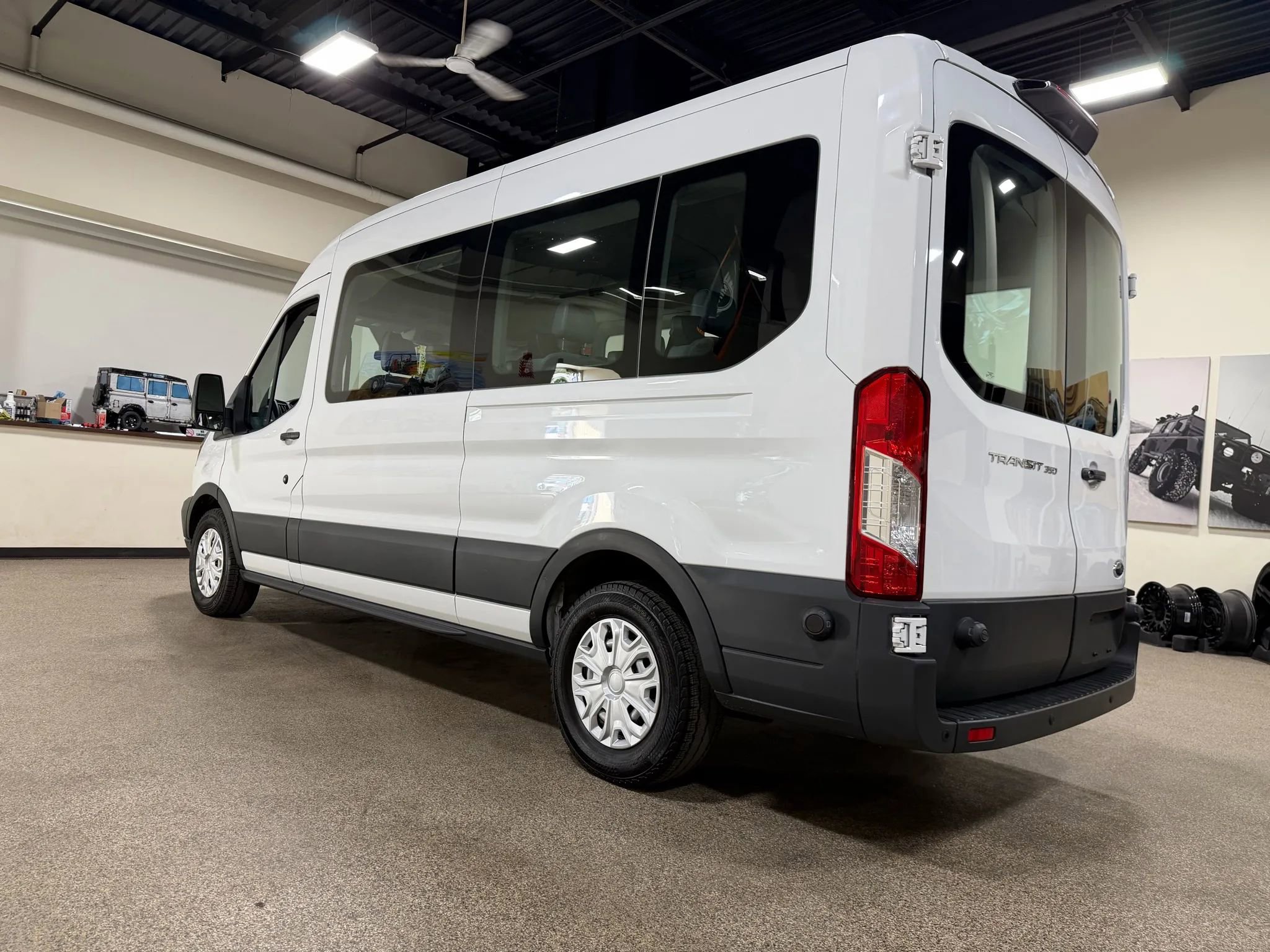 Used 2018 Ford Transit 350 XL image 7