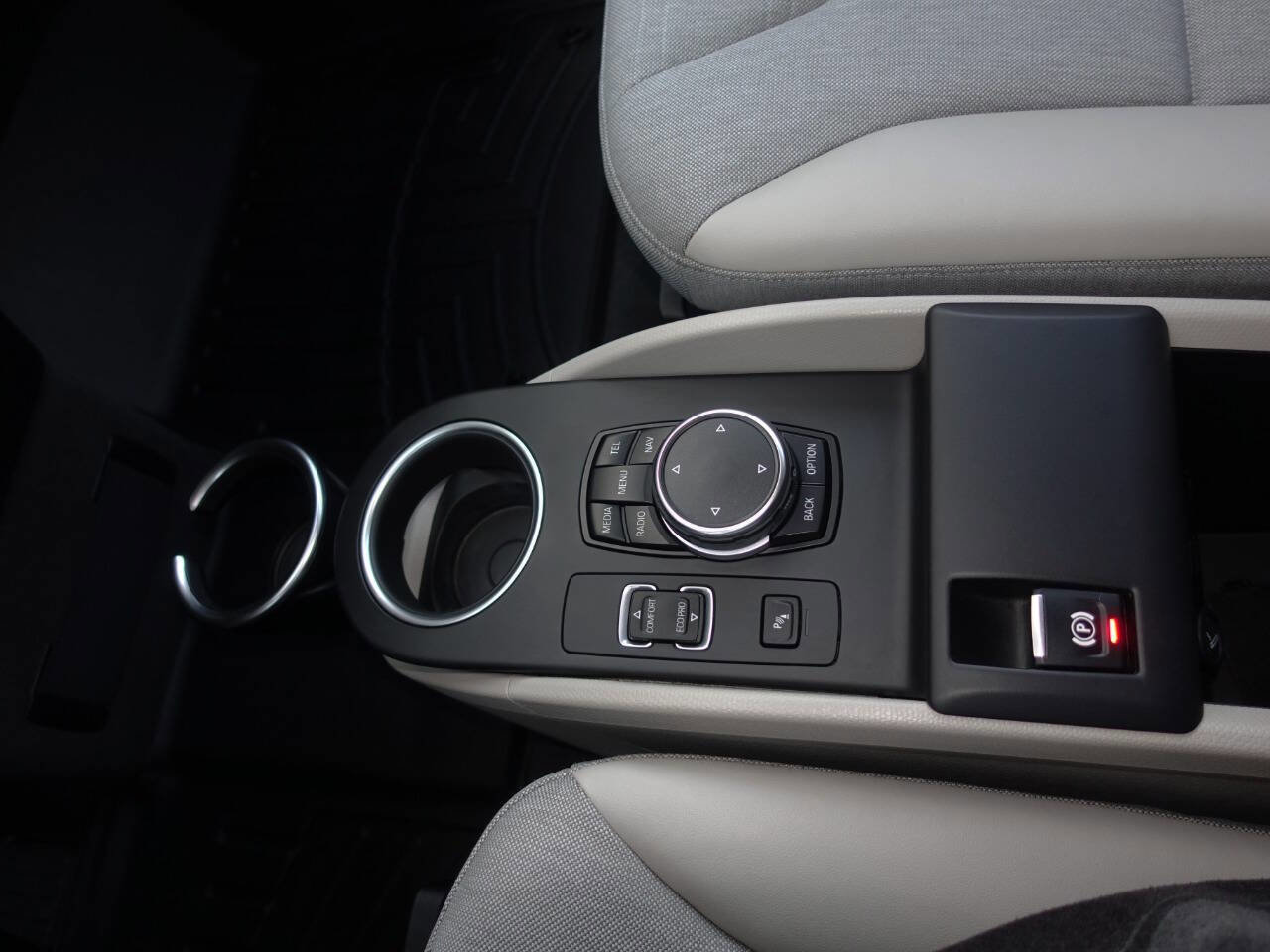 Used 2015 BMW i3 w/ Range Extender image 32