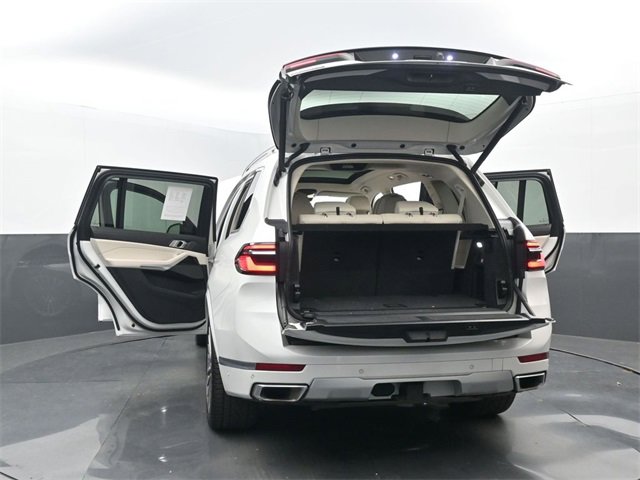 Used 2024 BMW X7 xDrive40i w/ Executive Package image 39