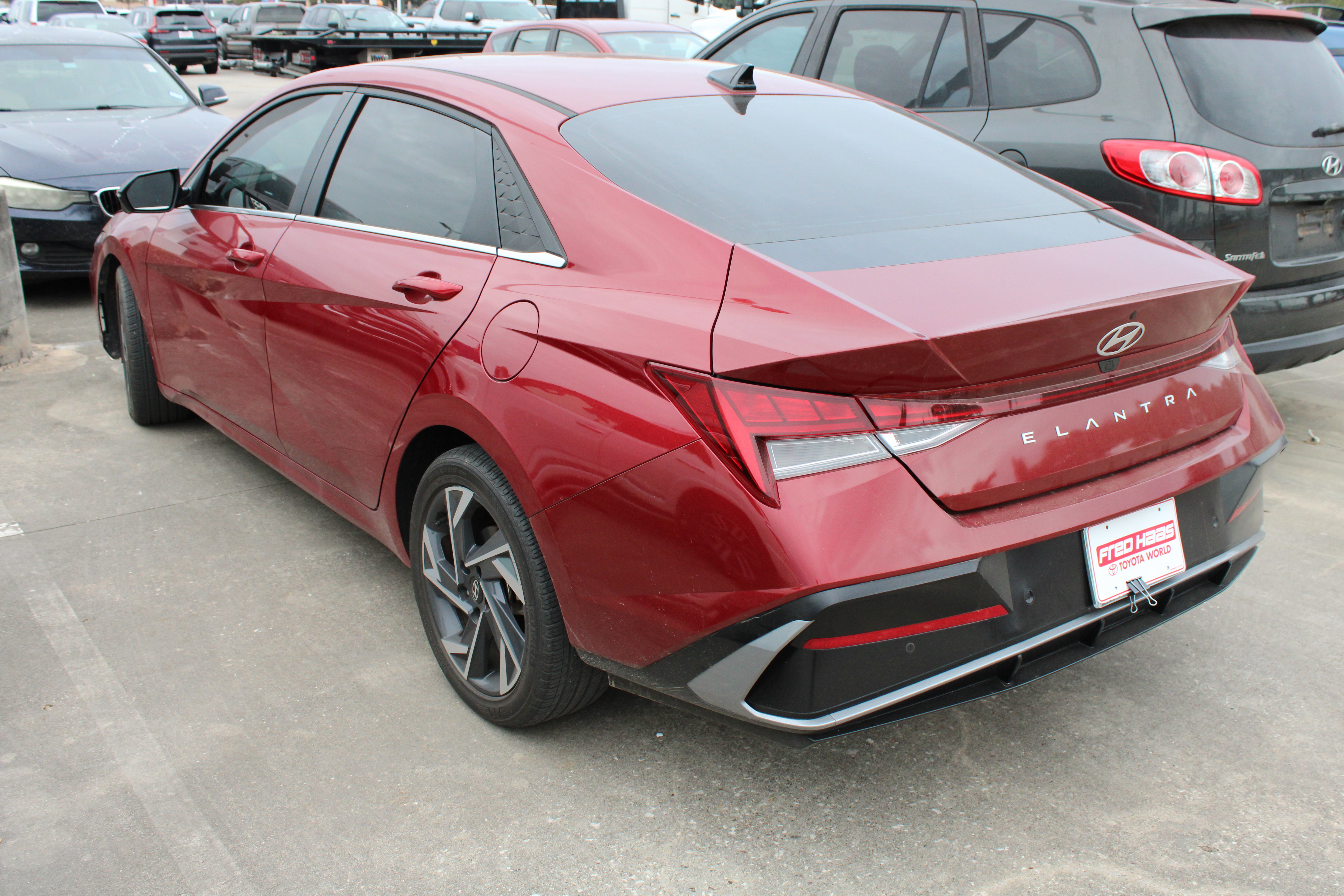 Used 2024 Hyundai Elantra Limited FWD image 5