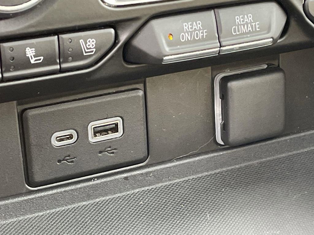 Used 2021 Chevrolet Tahoe Premier w/ Premium Package image 38