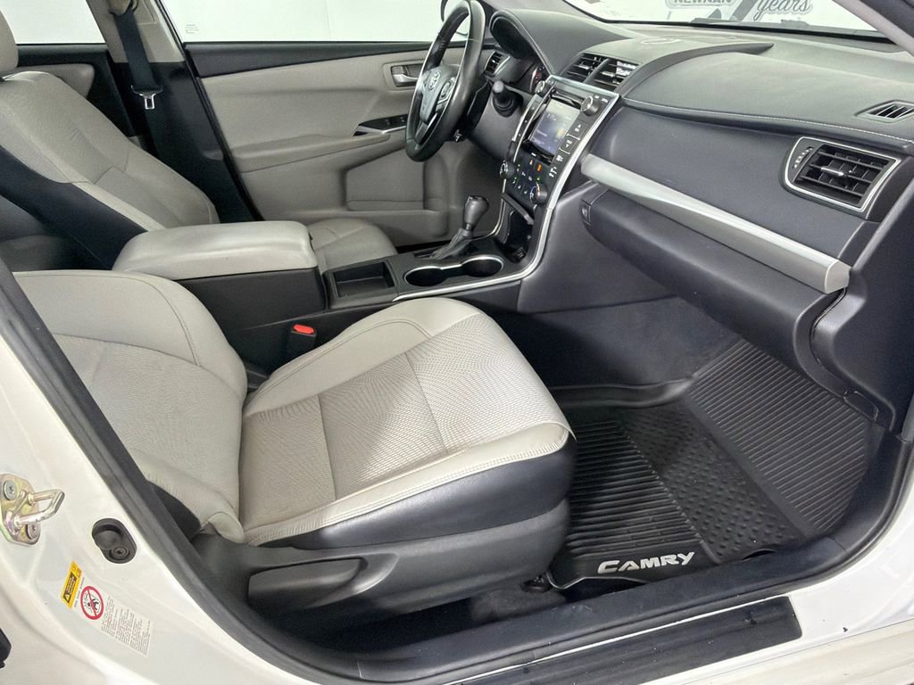 Used 2016 Toyota Camry SE w/ Moonroof Package image 14
