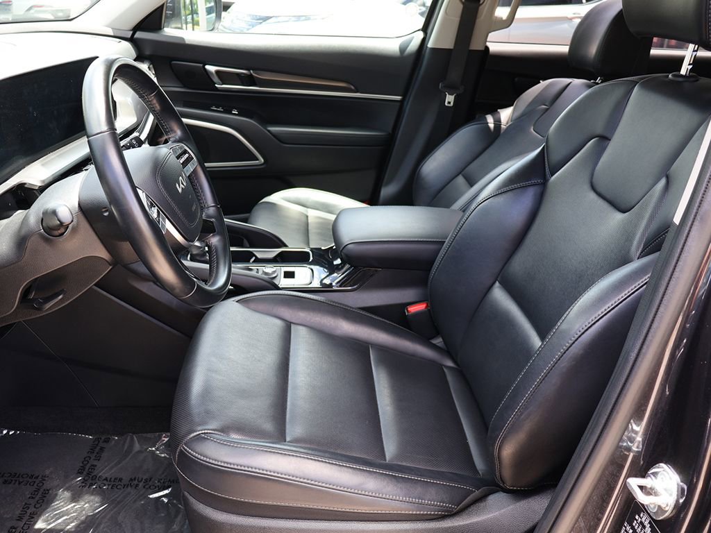 Used 2025 Kia Telluride S FWD image 17