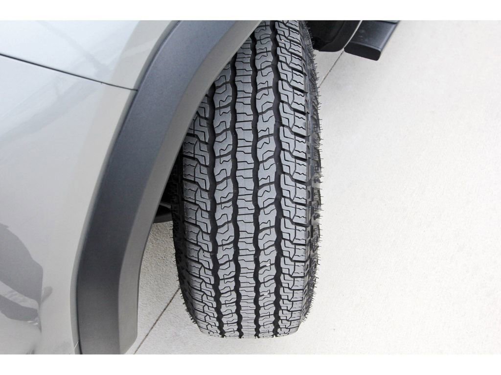 Used 2025 GMC Canyon AT4 image 30