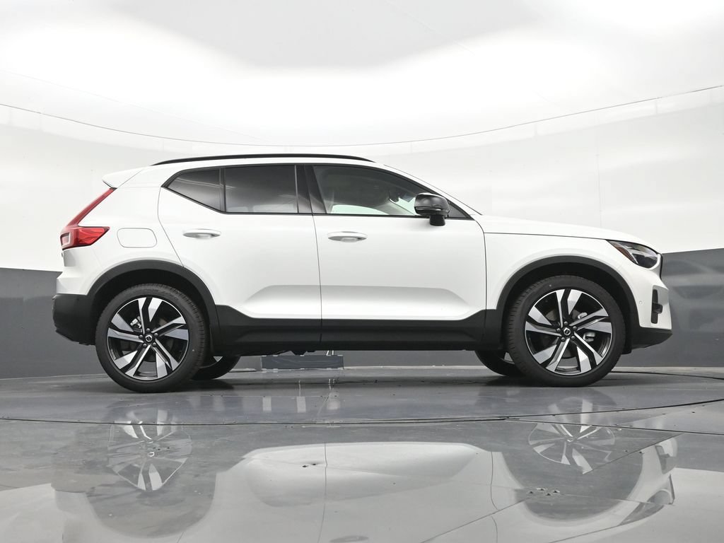 New 2026 Volvo XC40 B5 Plus w/ Climate Package AWD/4WD image 22