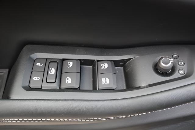 New 2025 Jeep Grand Cherokee L Limited w/ Black Appearance Package image 6