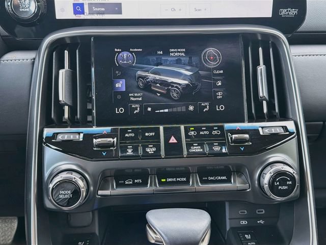 Used 2025 Lexus LX 600 4WD w/ Accessory Package (2T) image 31