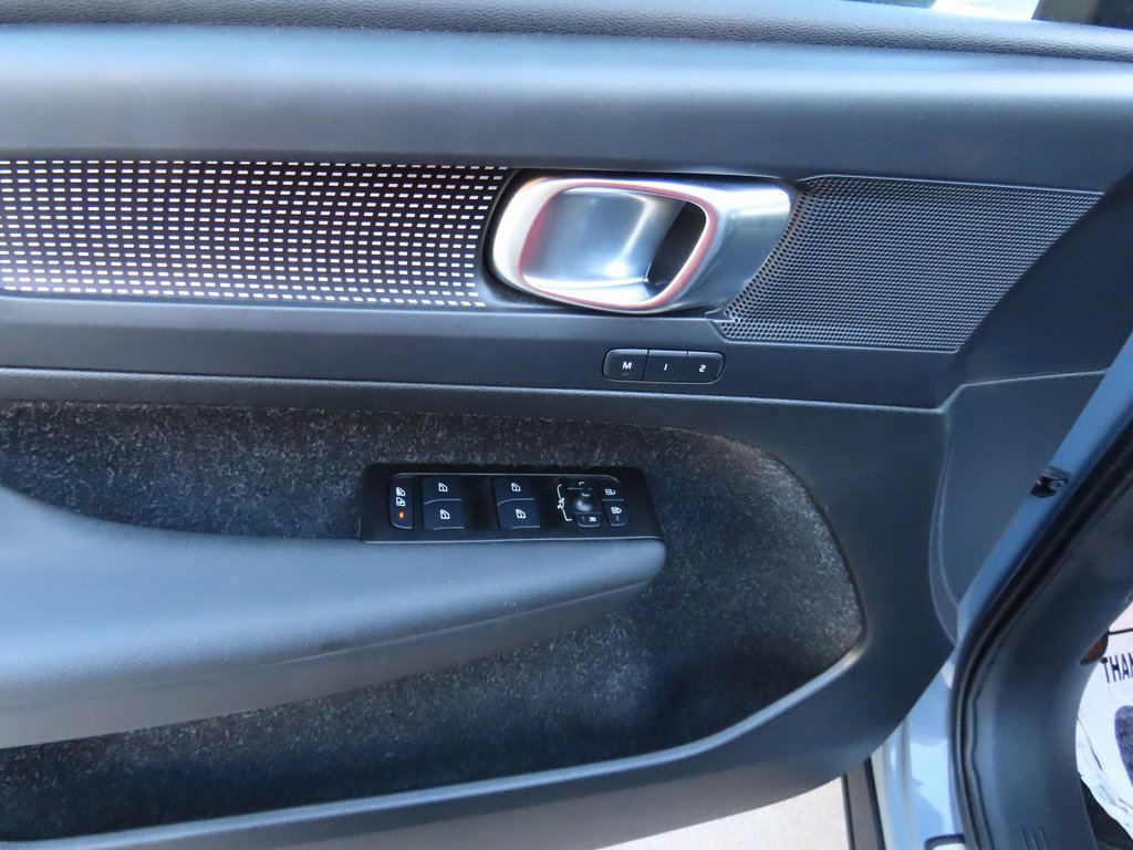 Used 2021 Volvo XC40 P8 Recharge image 24