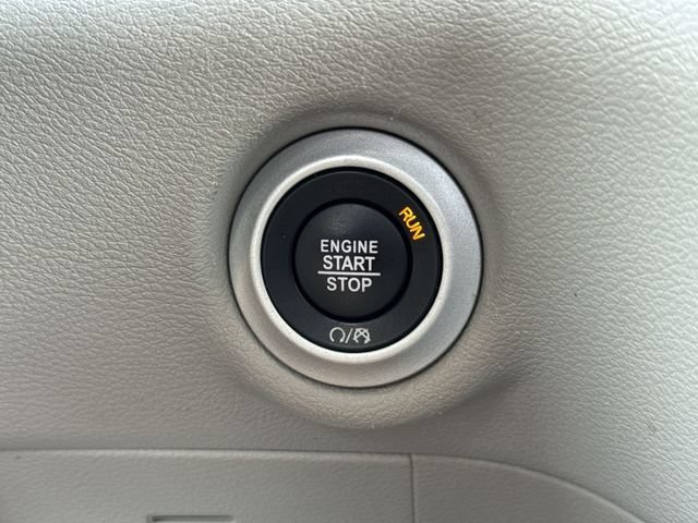 Used 2023 Chrysler Pacifica Touring-L FWD image 24