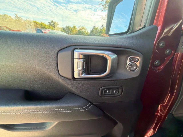 Used 2021 Jeep Wrangler Unlimited Sahara w/ Cold Weather Group AWD/4WD image 19