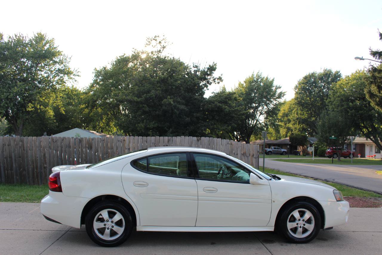 Used 2008 Pontiac Grand Prix w/ Preferred Package FWD image 11