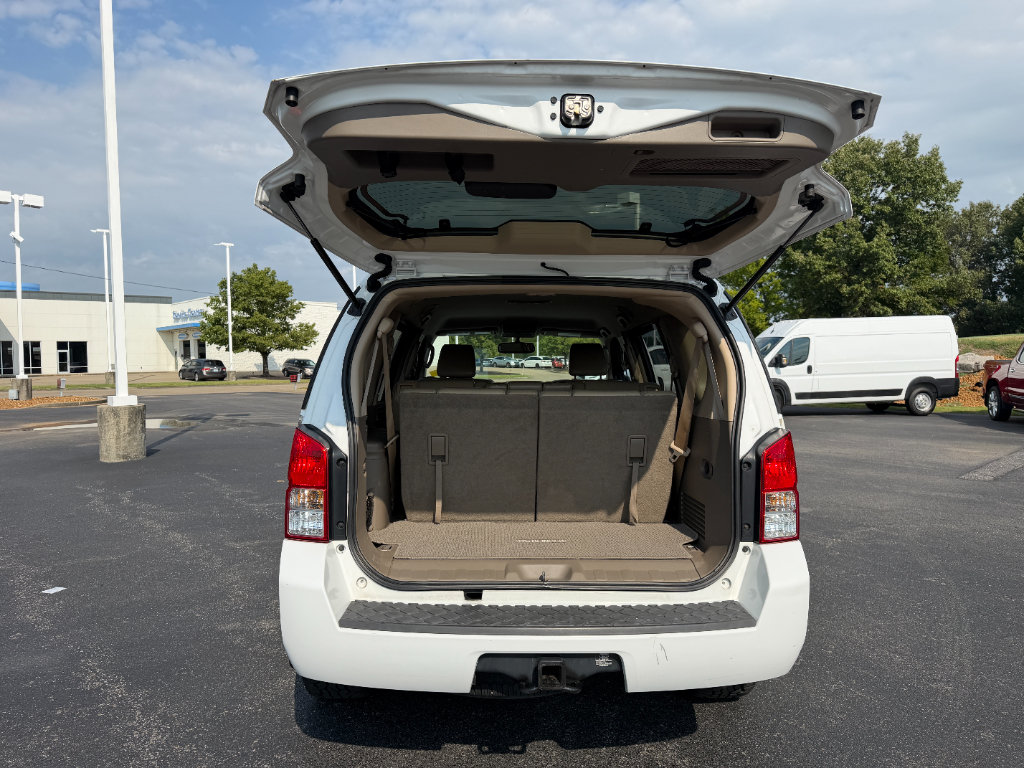 Used 2011 Nissan Pathfinder Silver w/ Protection Pkg AWD/4WD image 10
