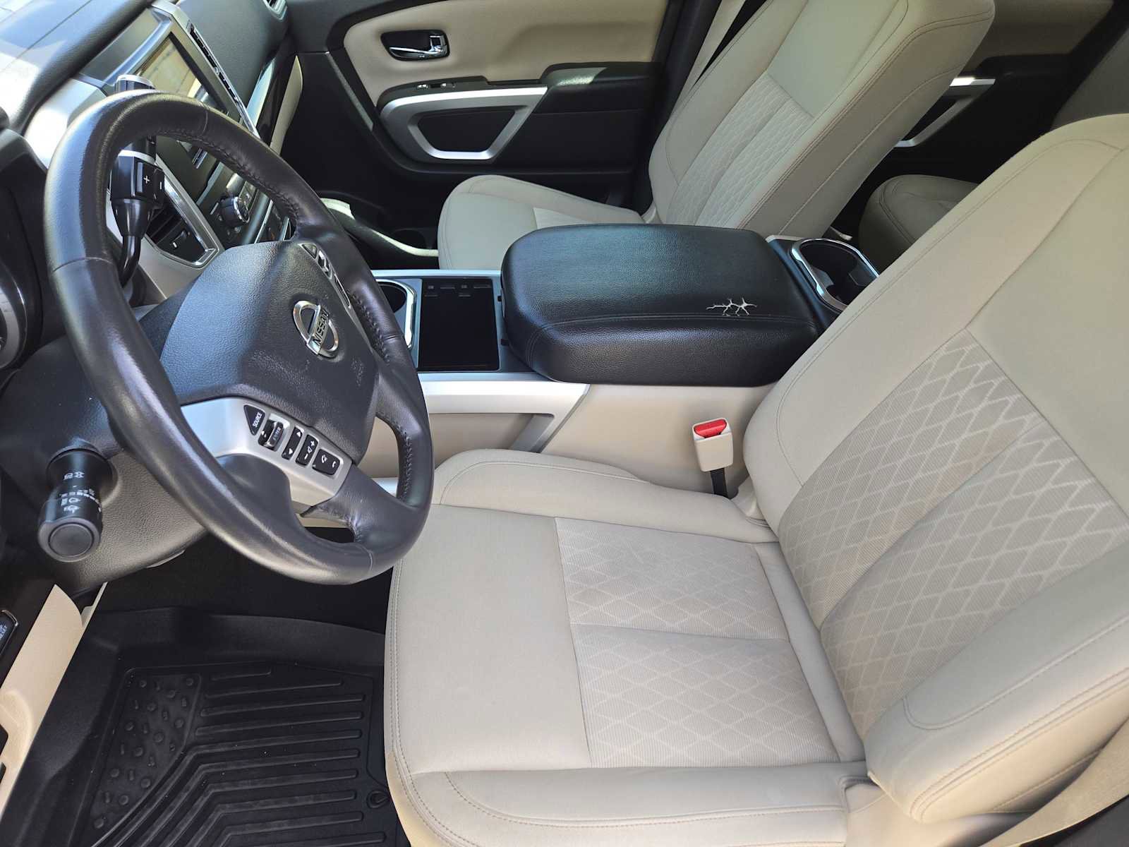 Used 2018 Nissan Titan SV w/ SV Convenience Package RWD image 13