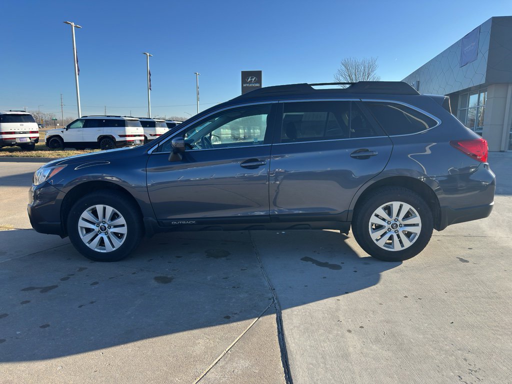 Used 2017 Subaru Outback 2.5i Premium image 4