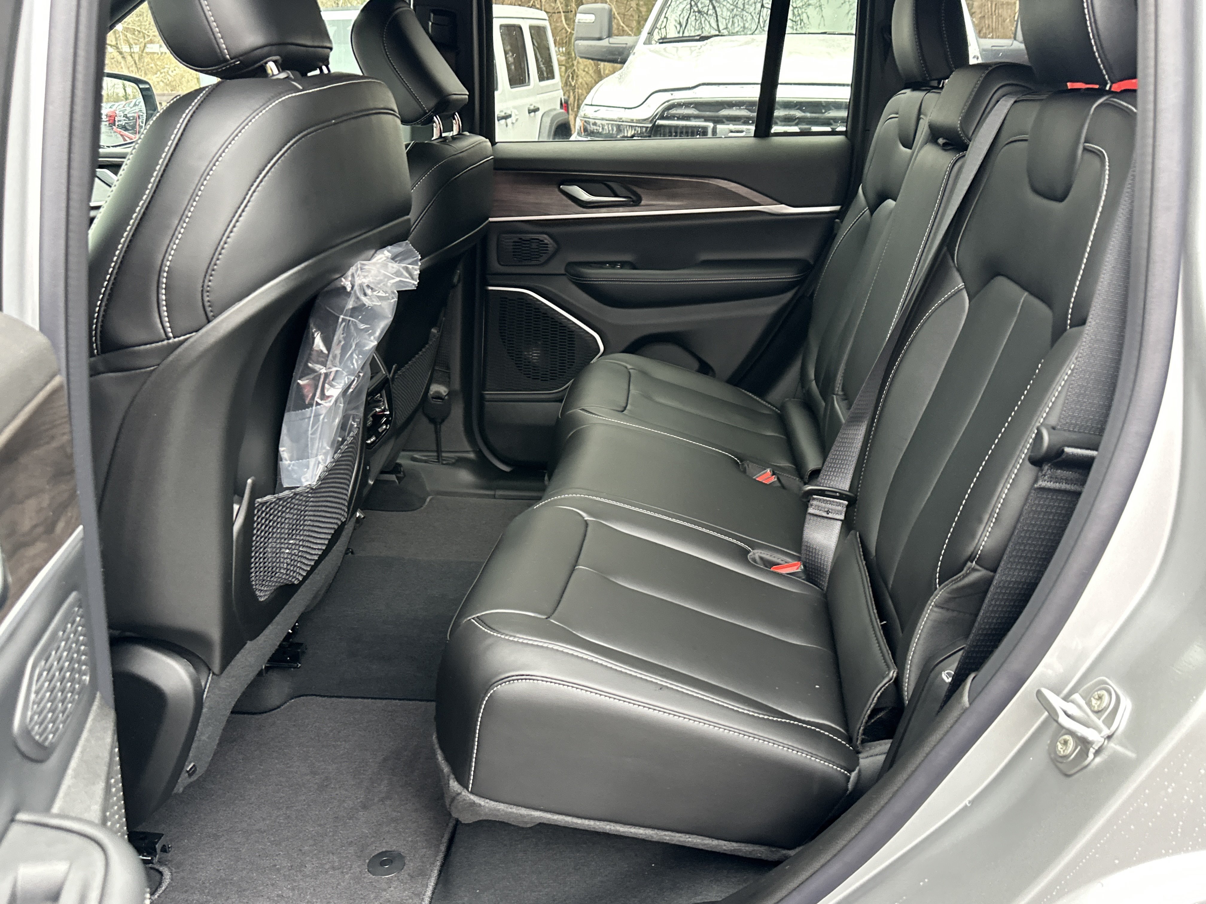 New 2026 Jeep Grand Cherokee Limited w/ Limited Altitude Package AWD/4WD image 30