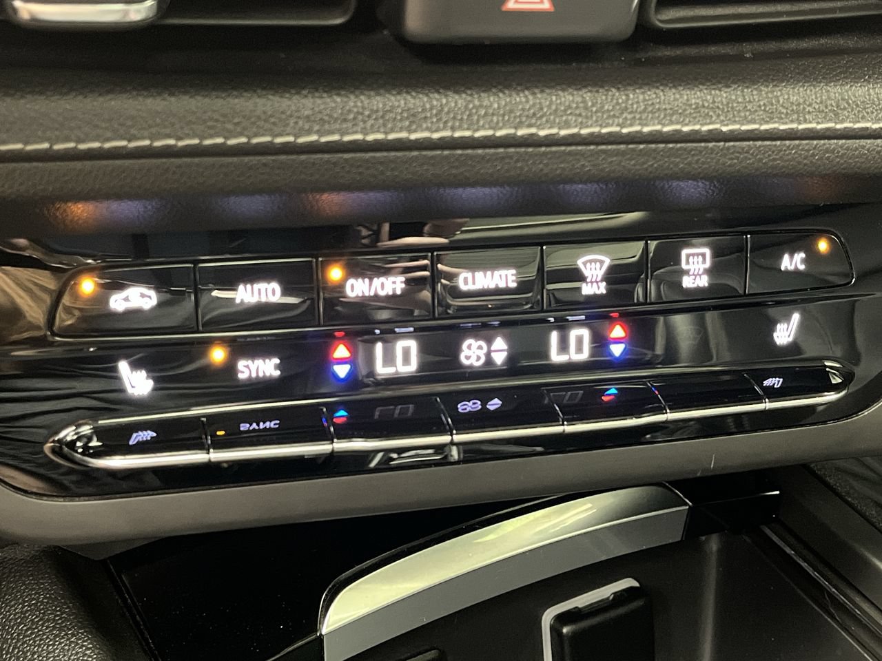 Certified 2021 Buick Envision Essence w/ Sport Touring Package AWD/4WD image 23
