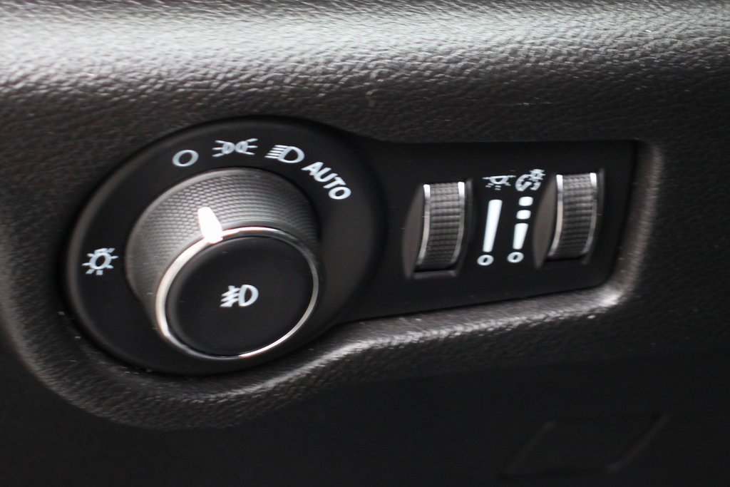 Used 2021 Chrysler Pacifica Touring w/ S Appearance Package image 21