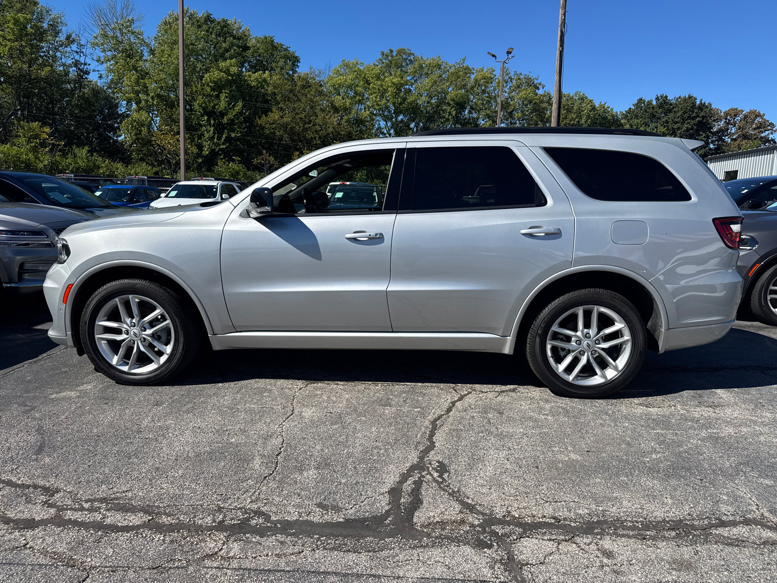 Used 2025 Dodge Durango GT AWD/4WD image 3