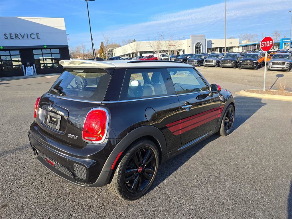 Used 2017 MINI Cooper 2-Door Hardtop image 3