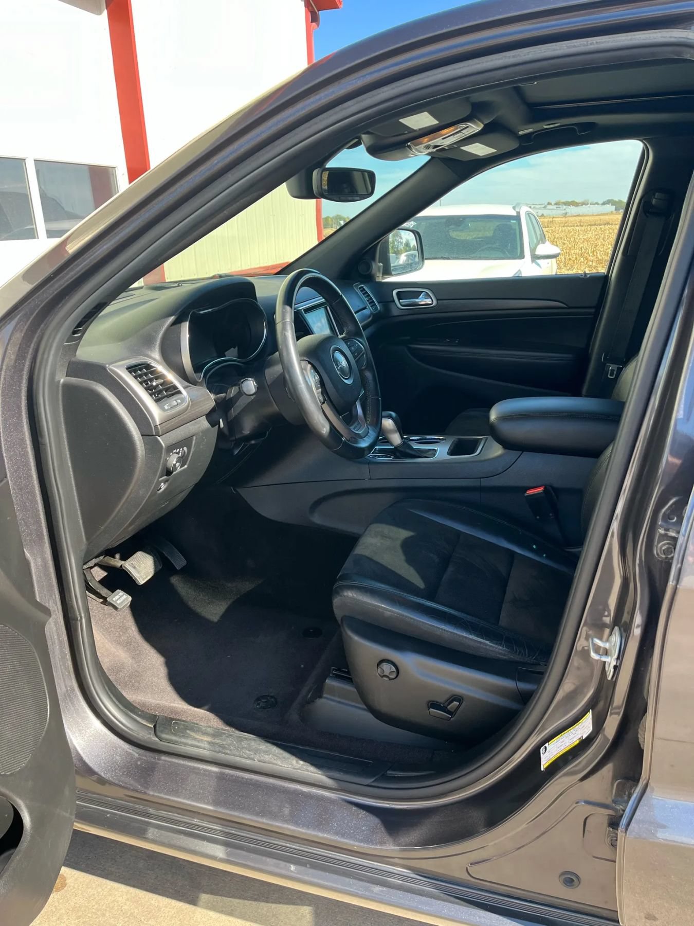 Used 2018 Jeep Grand Cherokee Altitude AWD/4WD image 5