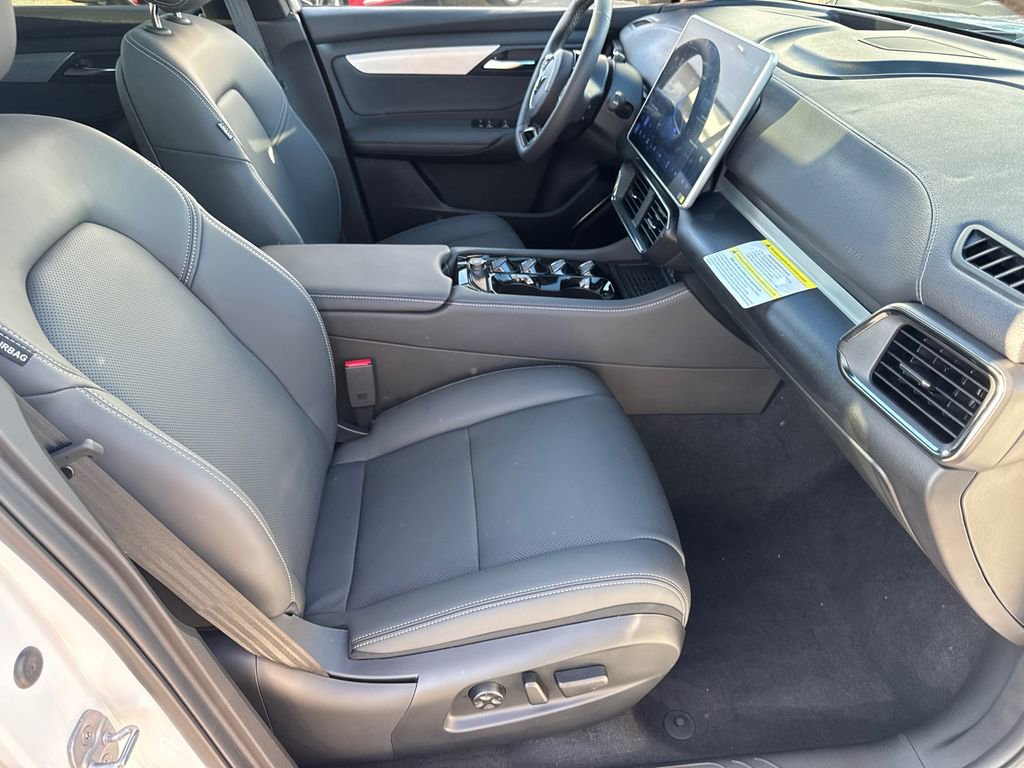 New 2025 VinFast VF 8 Plus AWD/4WD image 15