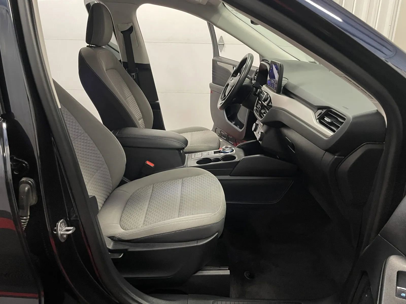 Used 2021 Ford Escape SE image 43