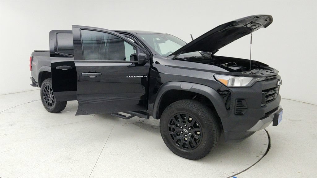 Used 2024 Chevrolet Colorado Trail Boss AWD/4WD image 9