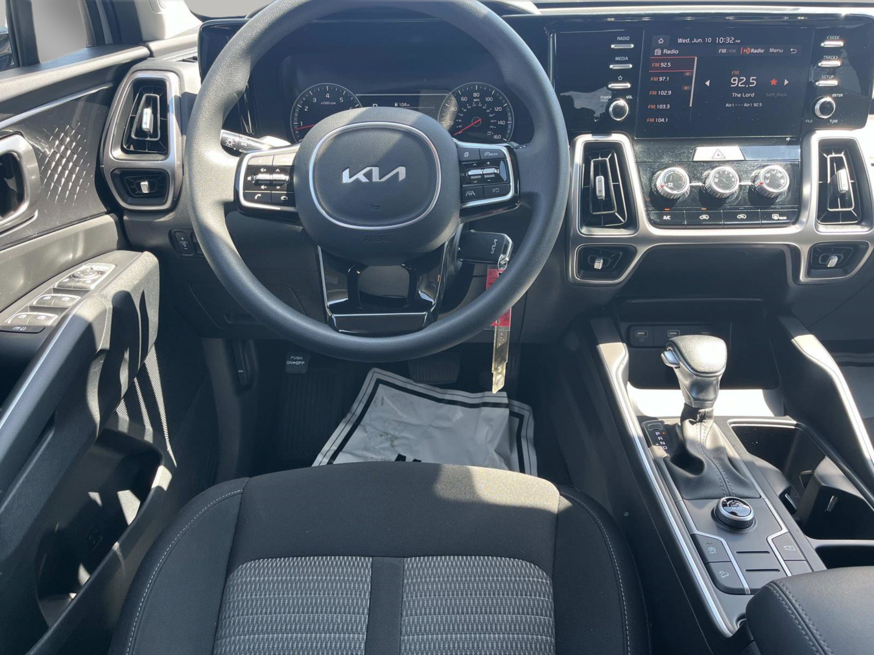 Used 2023 Kia Sorento LX FWD image 12