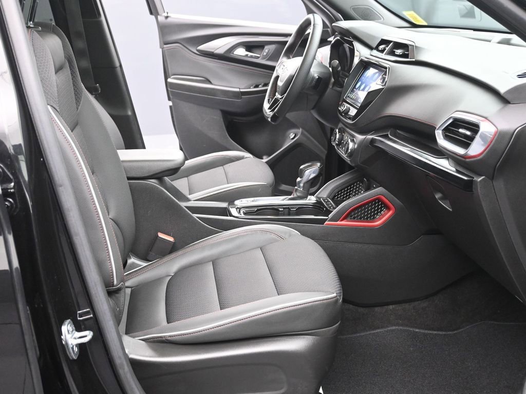 Used 2023 Chevrolet TrailBlazer RS w/ Sun and Liftgate Package AWD/4WD image 11