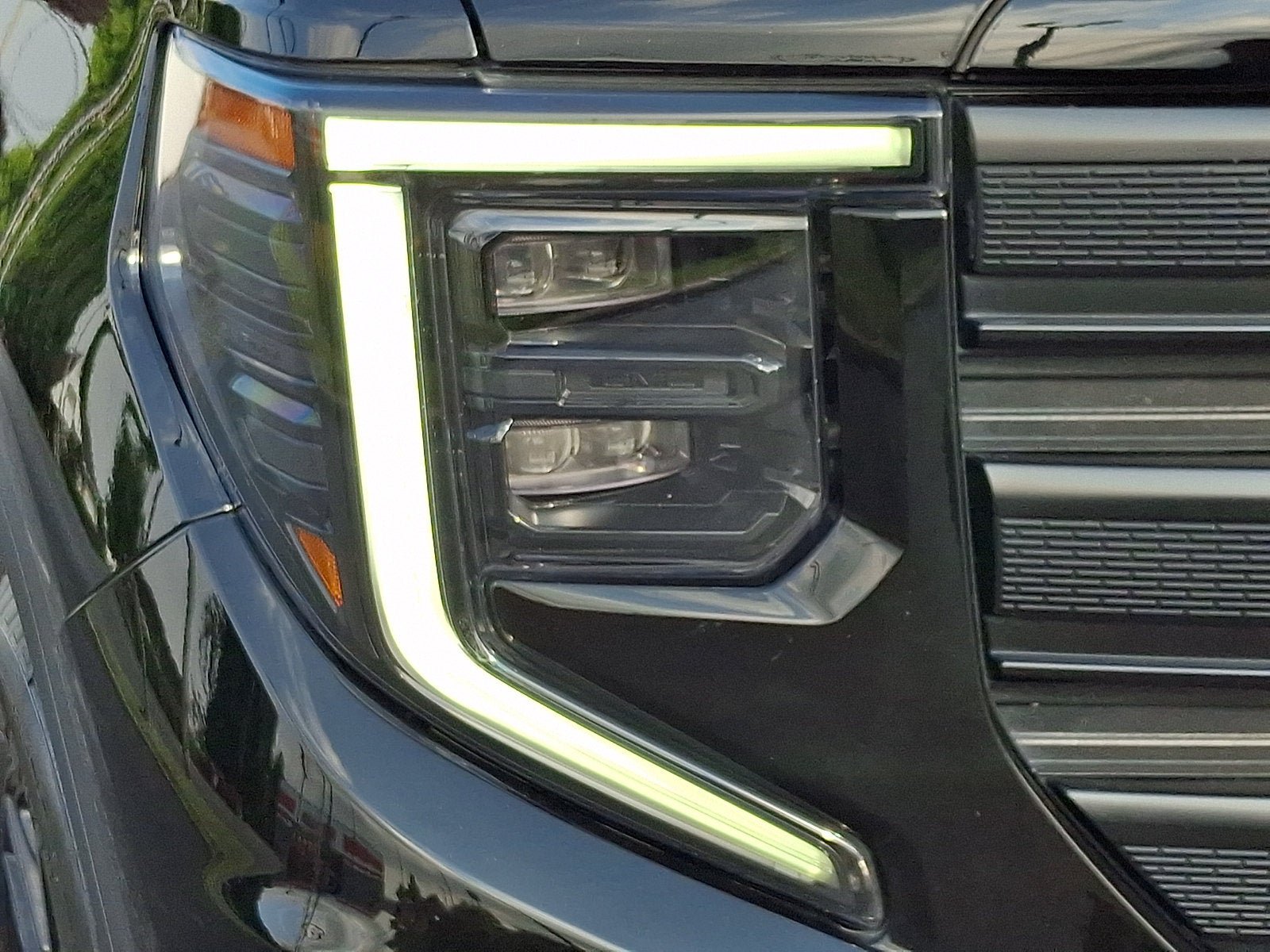 Used 2024 GMC Sierra 1500 Pro w/ Graphite Edition AWD/4WD image 9