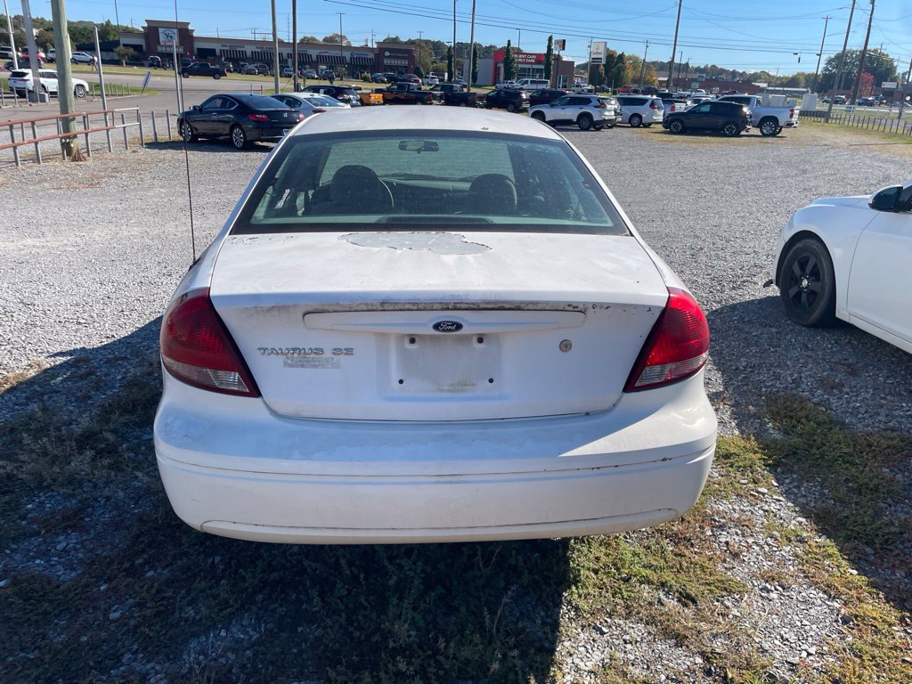 Used 2005 Ford Taurus SE FWD image 4