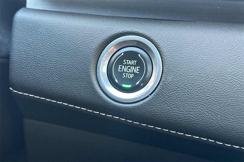 Used 2022 Cadillac Escalade Premium Luxury image 27