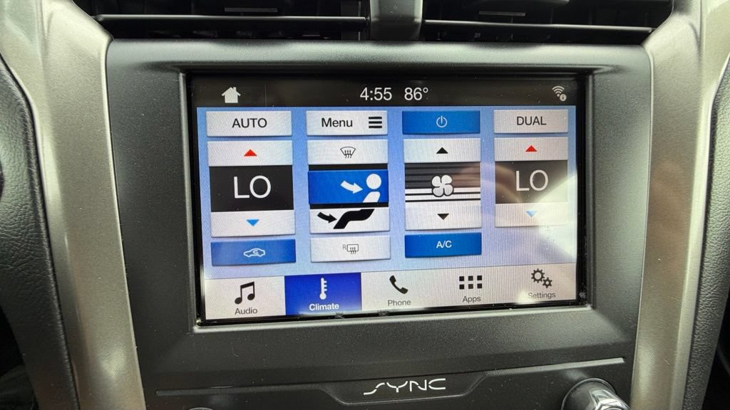 Used 2019 Ford Fusion SE FWD image 18