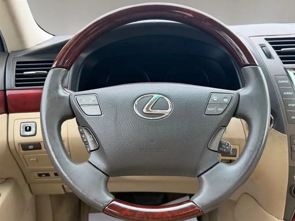 Used 2009 Lexus LS 460 w/ Comfort Pkg RWD image 10