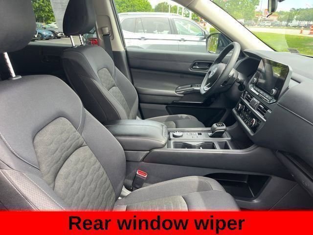 Used 2025 Nissan Pathfinder S AWD/4WD image 89