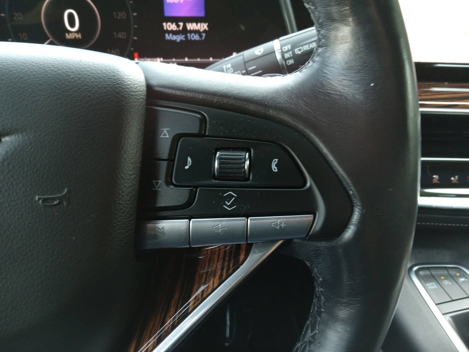 Used 2021 Cadillac Escalade Premium Luxury w/ Driver Assist Tech Package AWD/4WD image 22