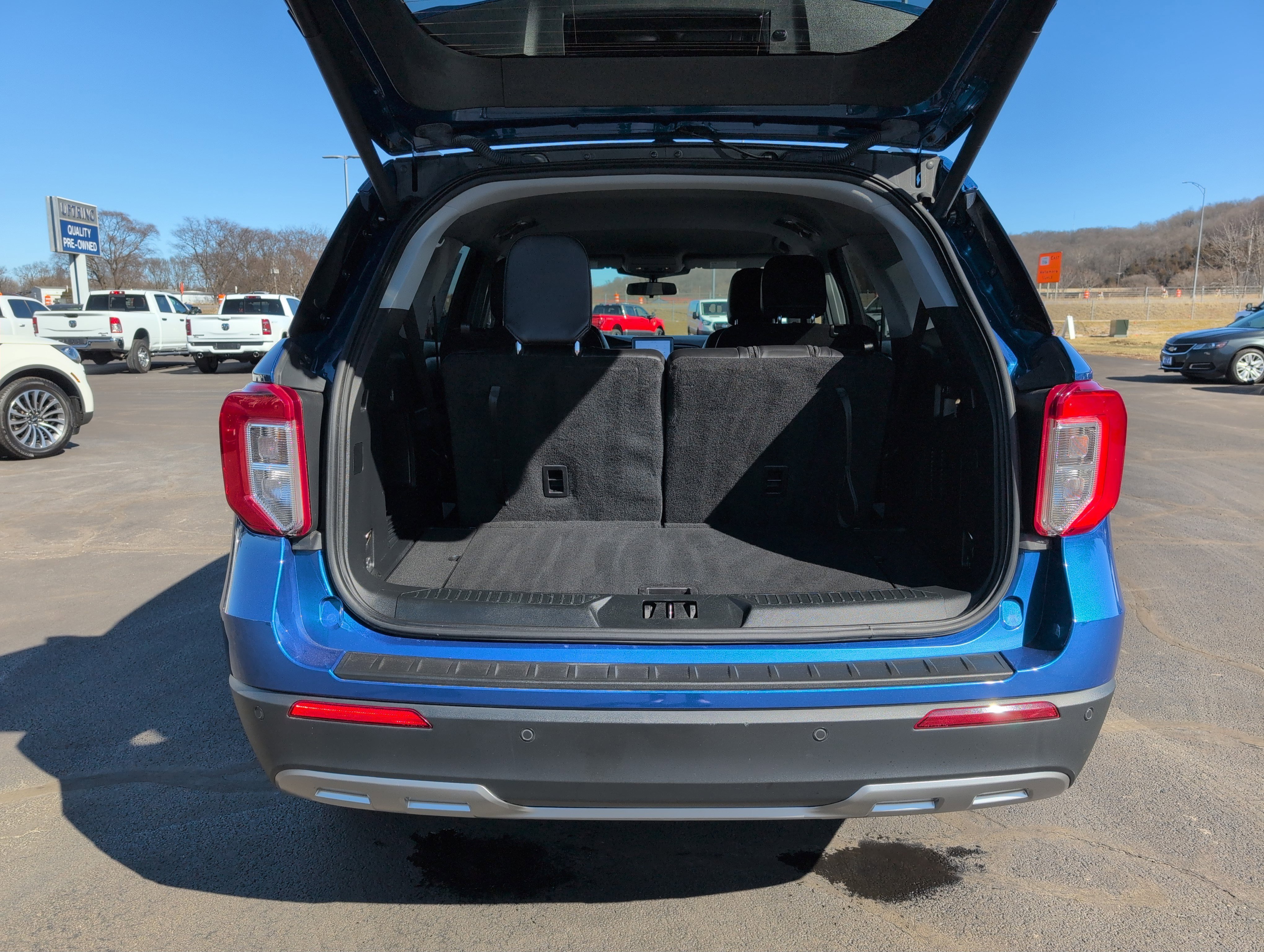 Used 2022 Ford Explorer XLT w/ Equipment Group 202A image 33