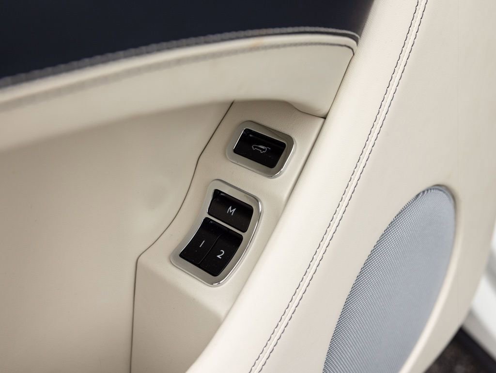 Used 2024 Bentley Bentayga image 26