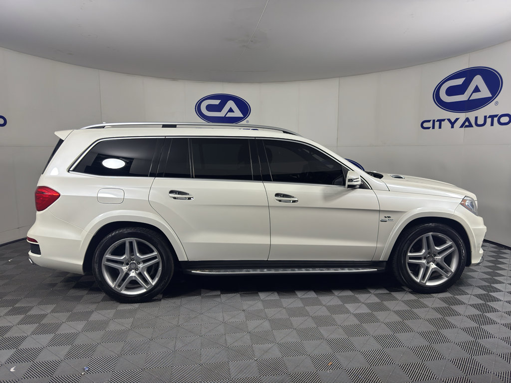 Used 2015 Mercedes-Benz GL 550 4MATIC image 2