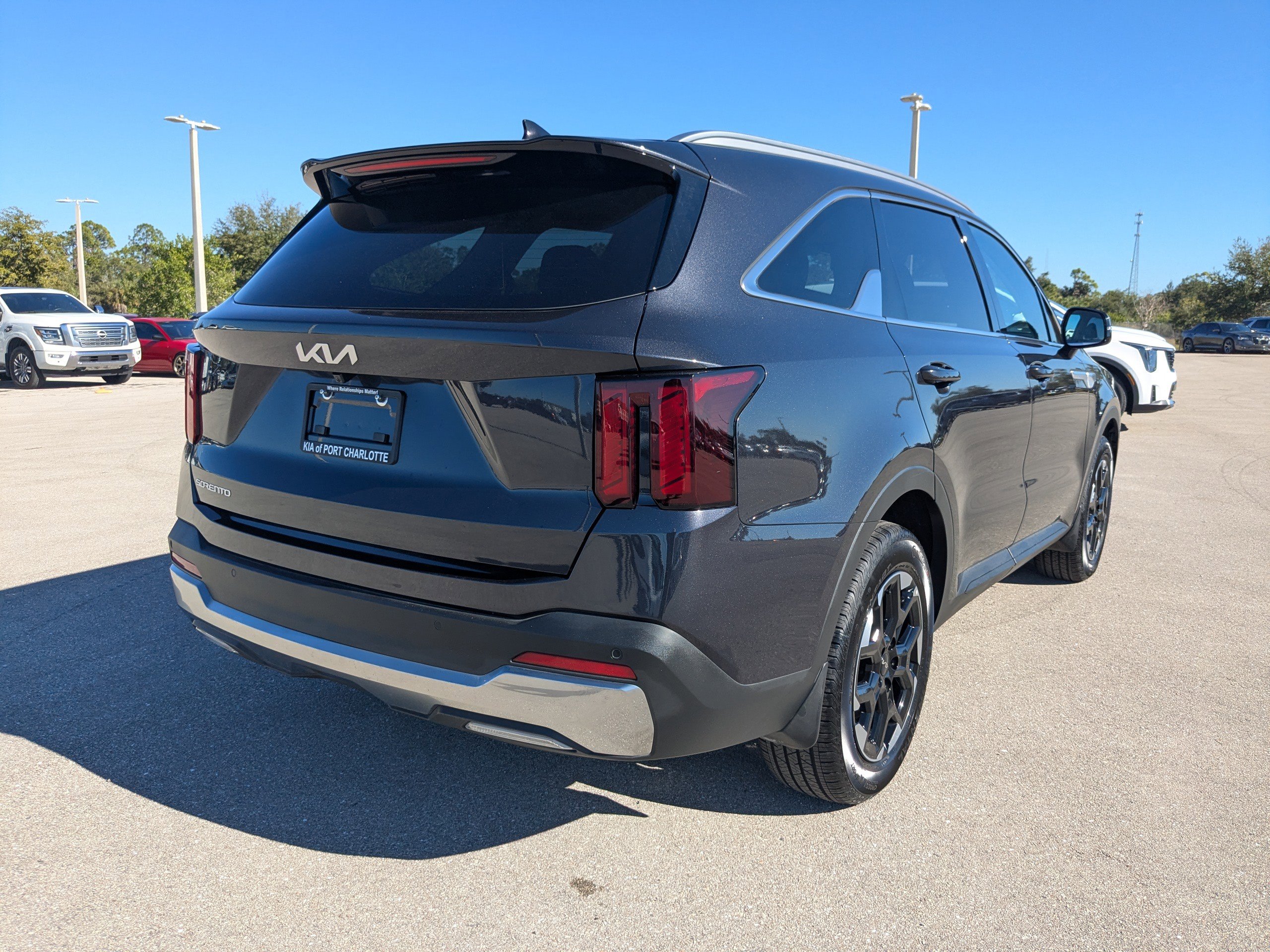 Certified 2025 Kia Sorento S w/ Panoramic Sunroof Package image 5