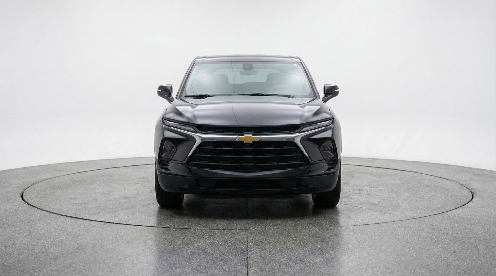 Used 2025 Chevrolet Blazer LT image 2
