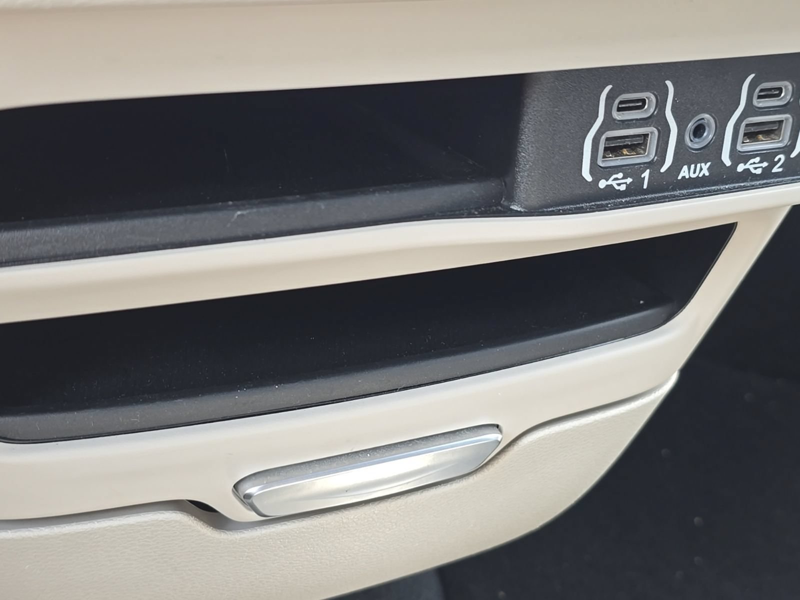 Used 2023 Chrysler Pacifica Touring-L FWD image 32